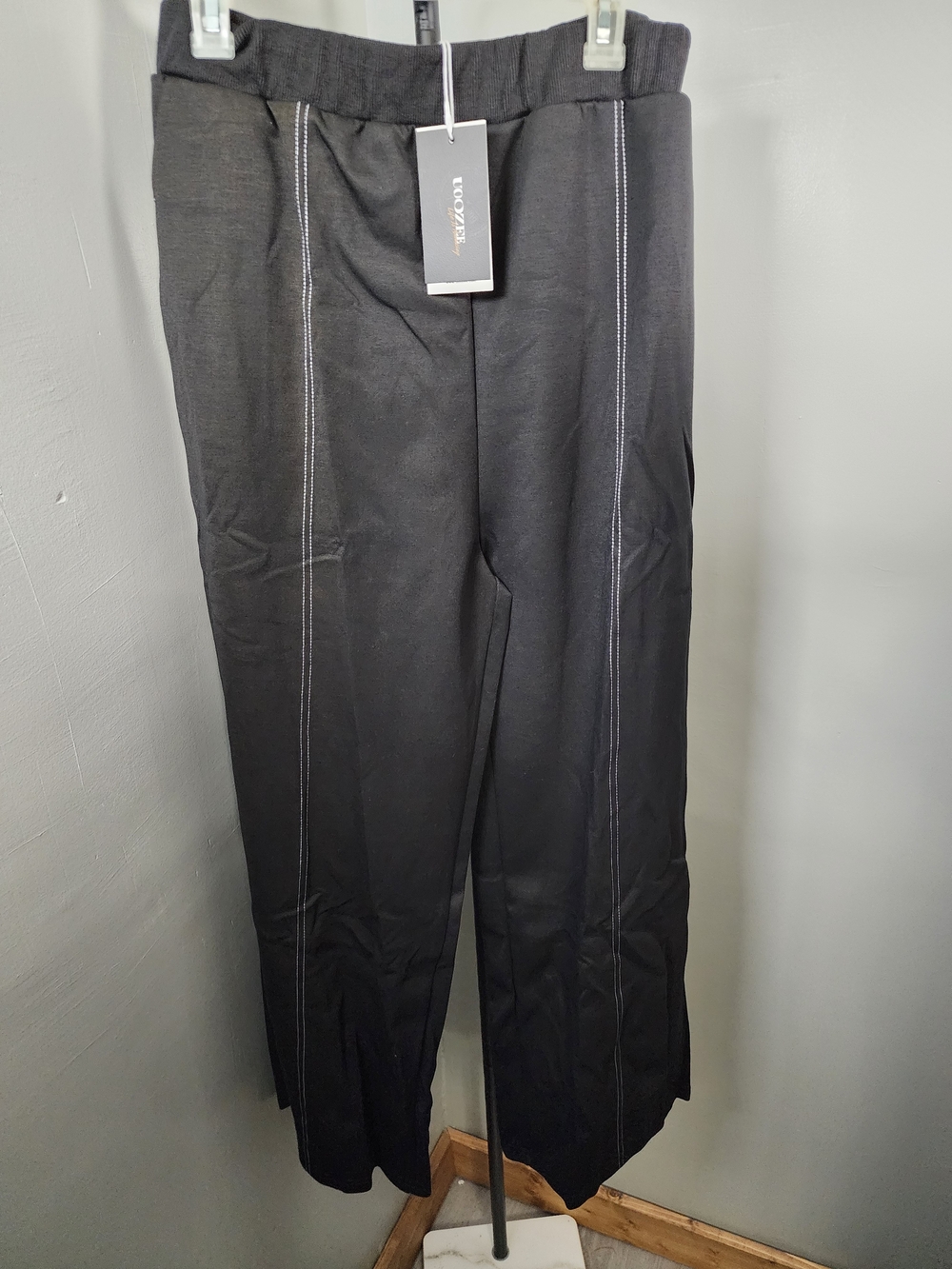 Vince Black Wide-Leg Pants with Contrast Stitching